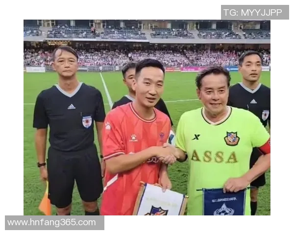 著名足球明星在北京举办慈善赛引发球迷热潮和媒体关注 著名足球明星在北京举办慈善赛引发球迷热潮和媒体关注